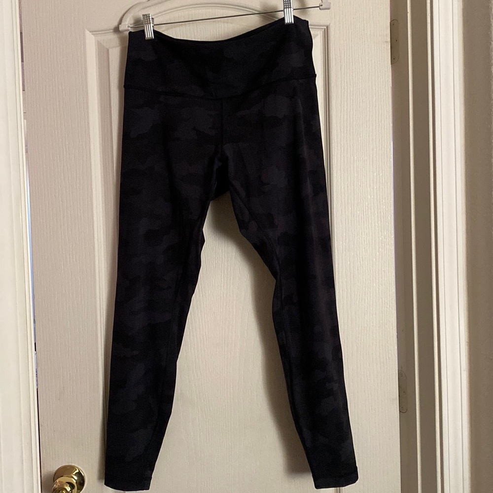 Lululemon legging in camo print